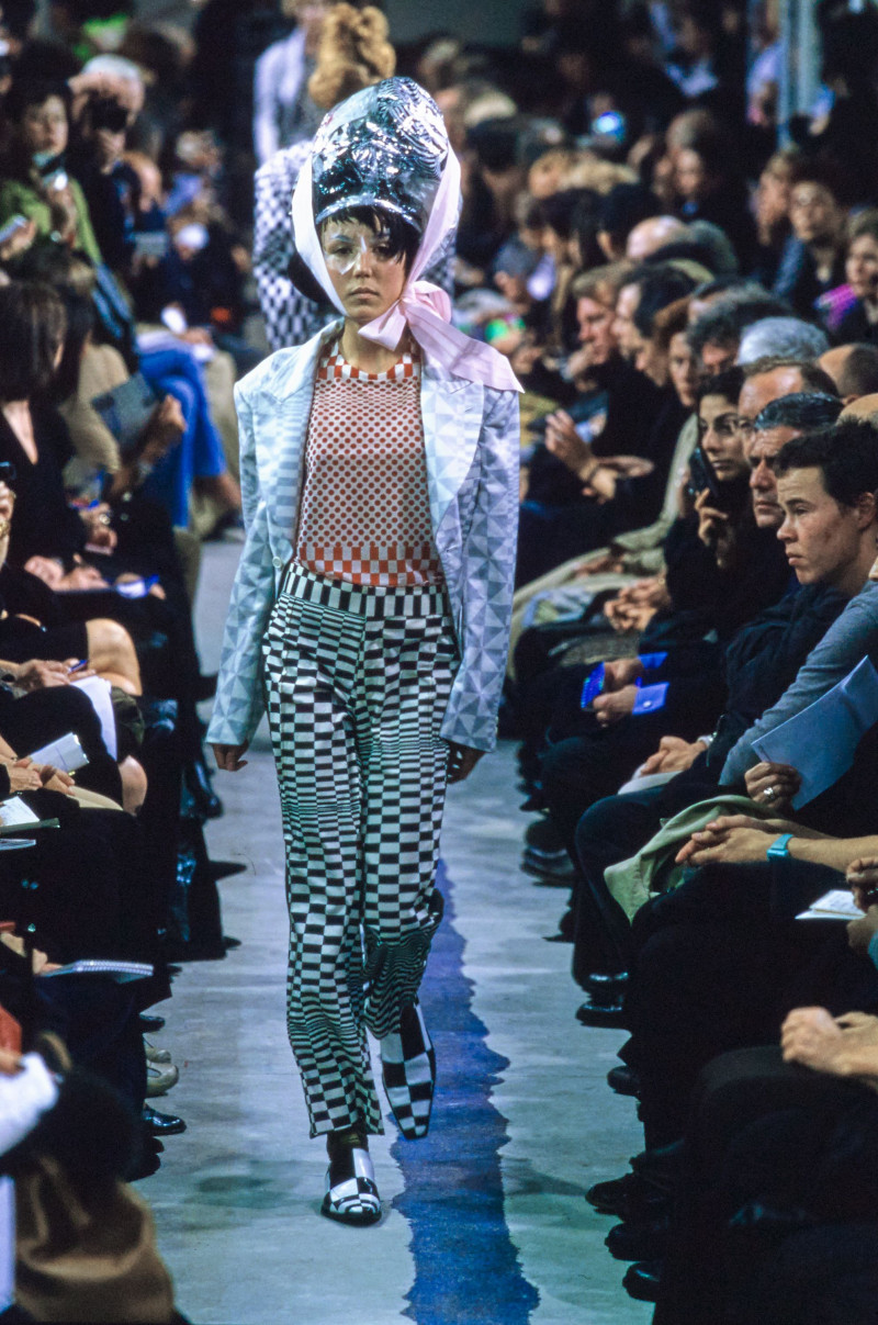 Comme Des Garcons fashion show for Spring/Summer 2001