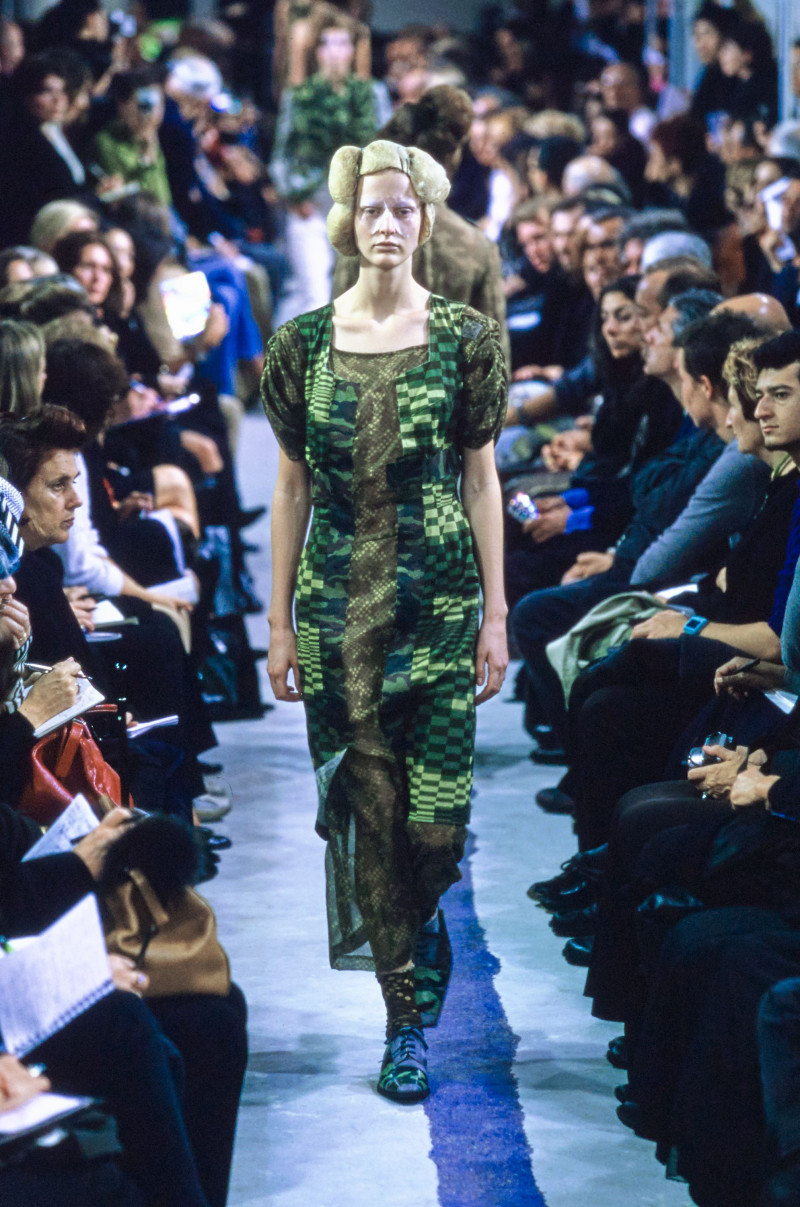 Comme Des Garcons fashion show for Spring/Summer 2001