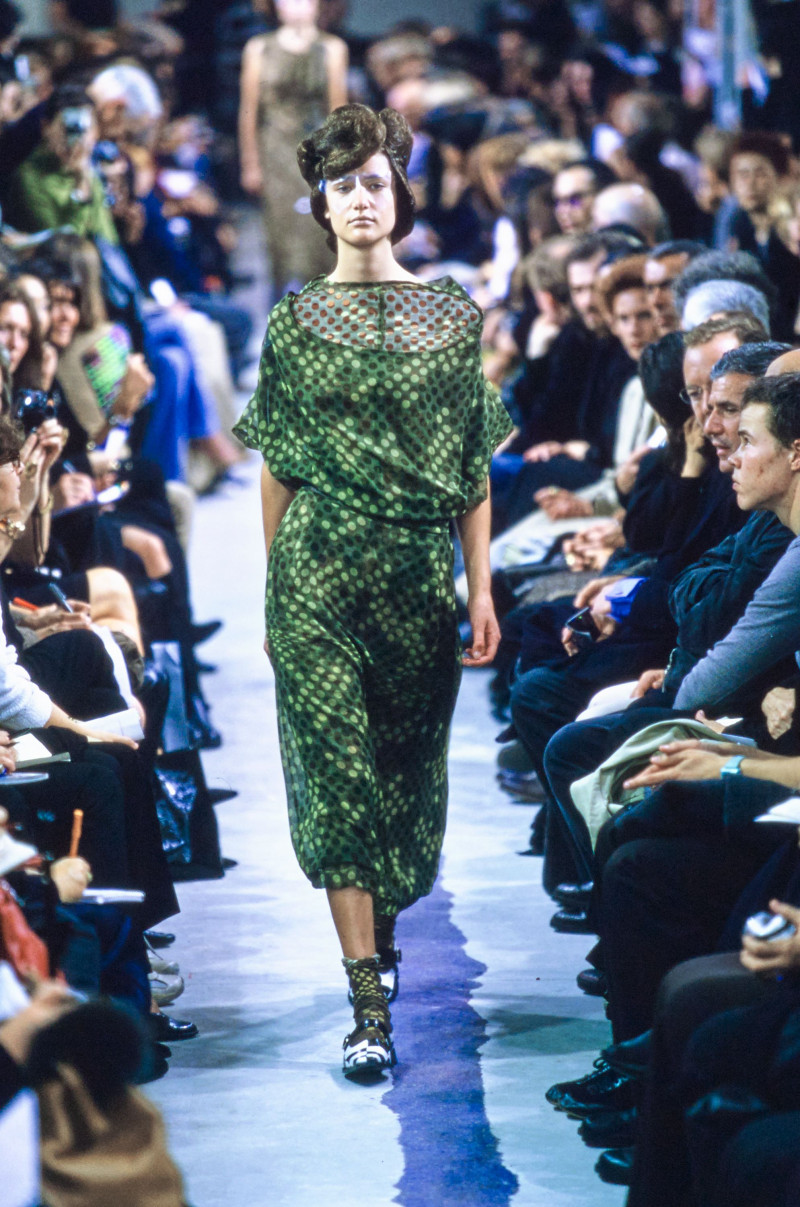 Comme Des Garcons fashion show for Spring/Summer 2001