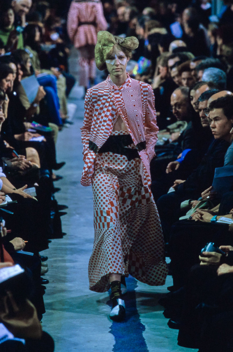 Comme Des Garcons fashion show for Spring/Summer 2001
