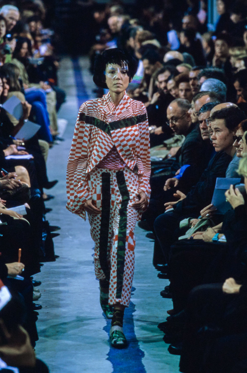 Comme Des Garcons fashion show for Spring/Summer 2001