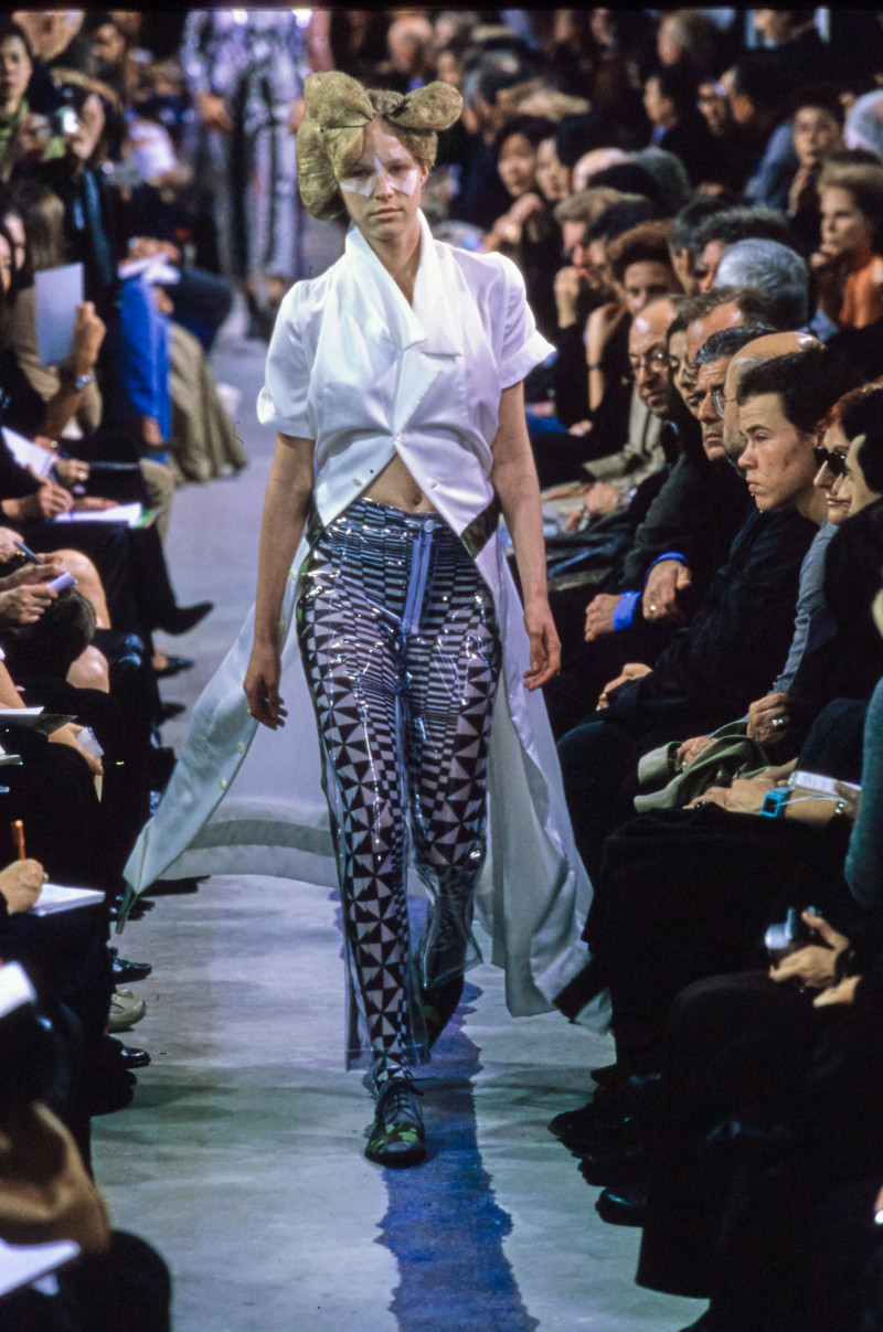 Comme Des Garcons fashion show for Spring/Summer 2001