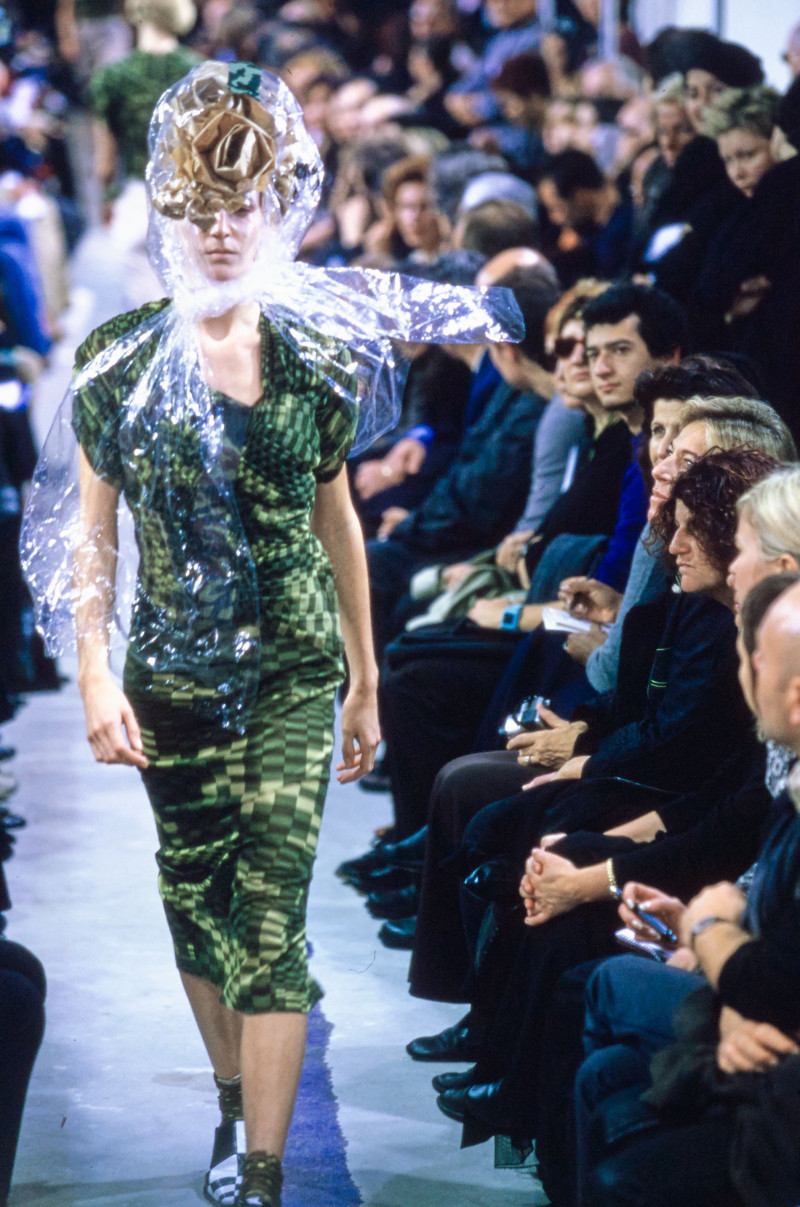 Comme Des Garcons fashion show for Spring/Summer 2001