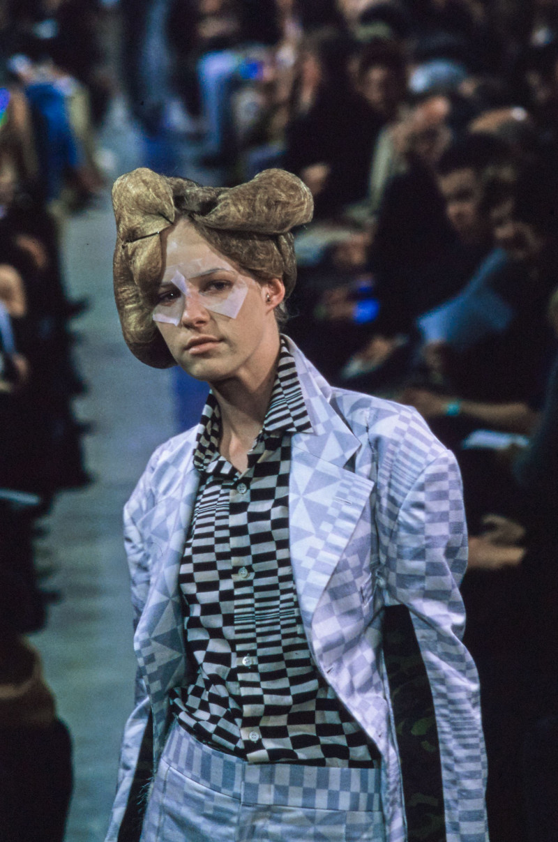 Comme Des Garcons fashion show for Spring/Summer 2001