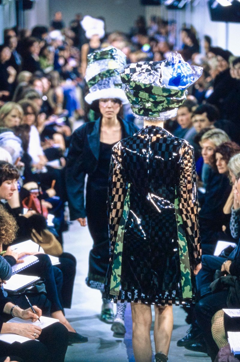 Comme Des Garcons fashion show for Spring/Summer 2001