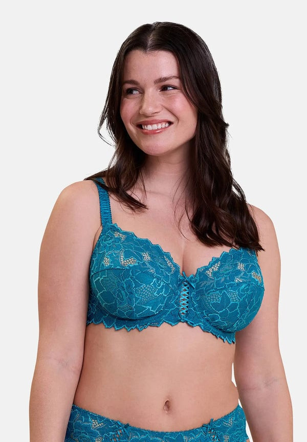 Sabrina Laporte featured in  the Sans Complexe catalogue for Autumn/Winter 2025