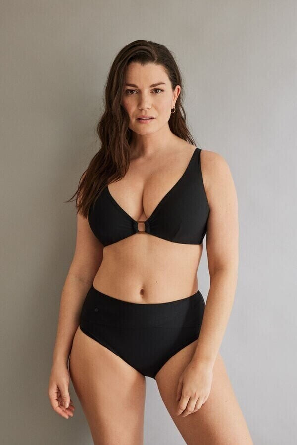 Sabrina Laporte featured in  the womens secret catalogue for Summer 2025