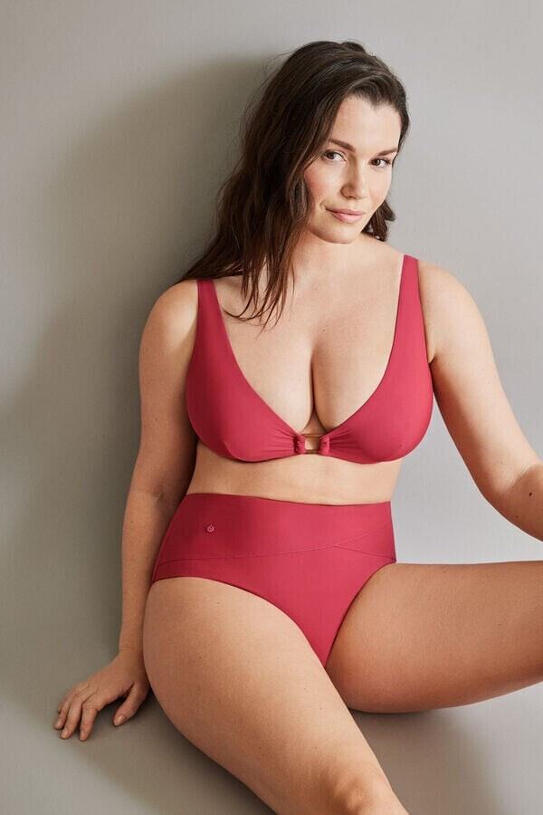 Sabrina Laporte featured in  the womens secret catalogue for Summer 2025