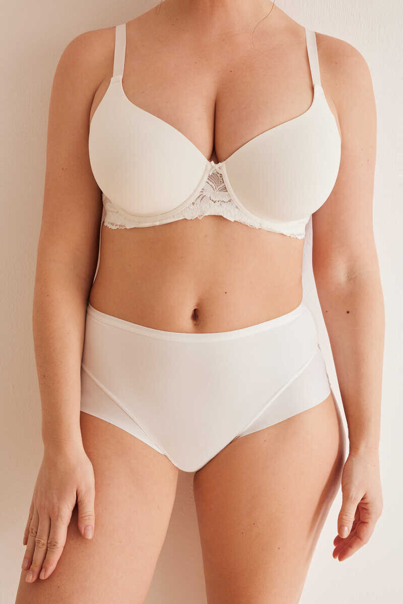 Sabrina Laporte featured in  the womens secret catalogue for Summer 2025