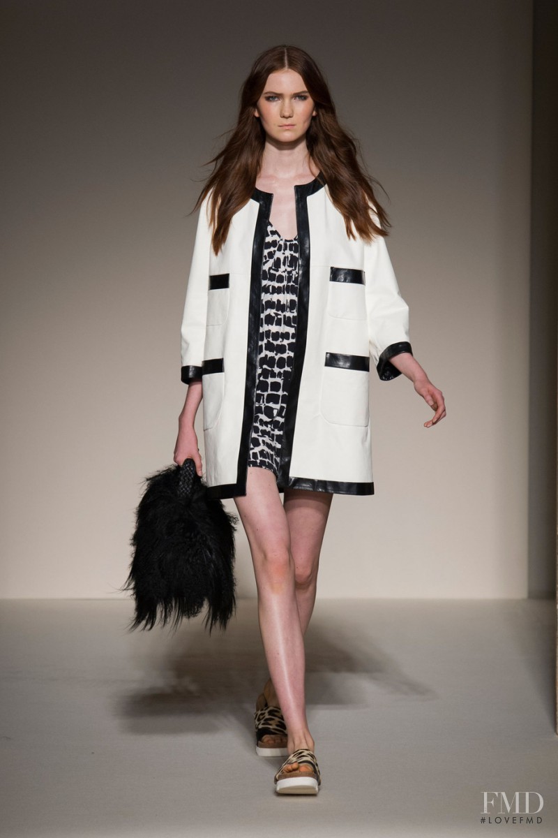 Zella Christenson featured in  the Simonetta Ravizza fashion show for Spring/Summer 2015