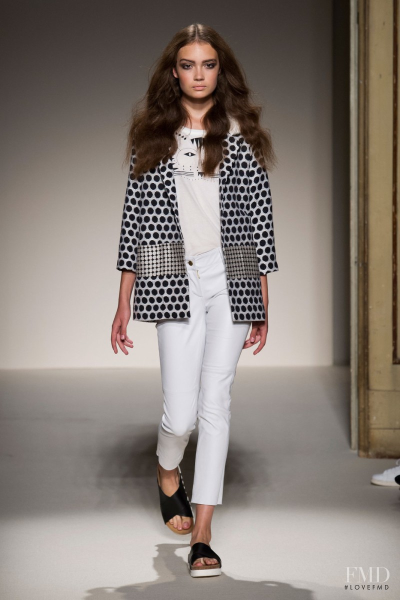 Sasha Kichigina featured in  the Simonetta Ravizza fashion show for Spring/Summer 2015