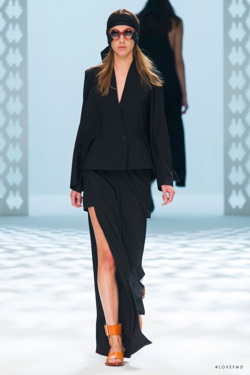 Hussein Chalayan fashion show for Spring/Summer 2015