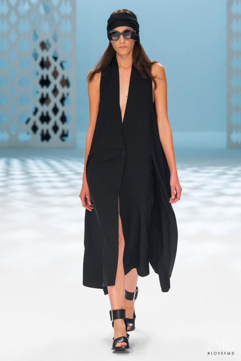 Natali Eydelman featured in  the Hussein Chalayan fashion show for Spring/Summer 2015
