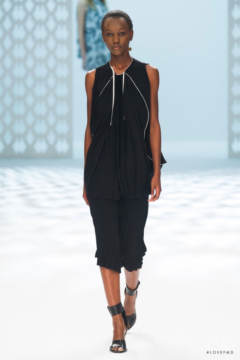 Hussein Chalayan fashion show for Spring/Summer 2015