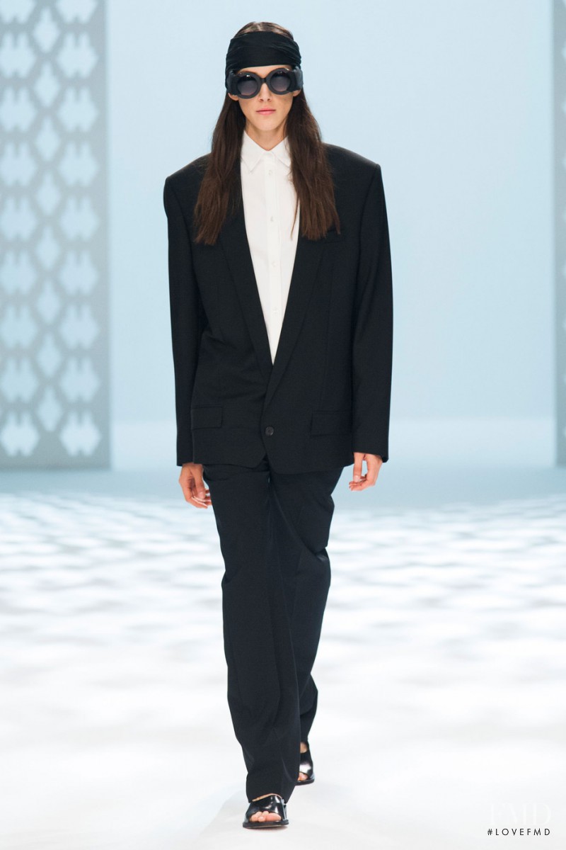 Hussein Chalayan fashion show for Spring/Summer 2015