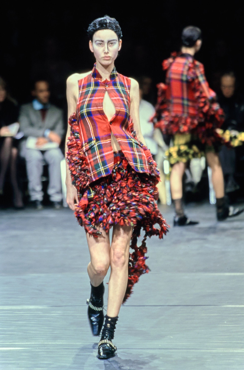 Comme des Garçons fashion show for Autumn/Winter 2000