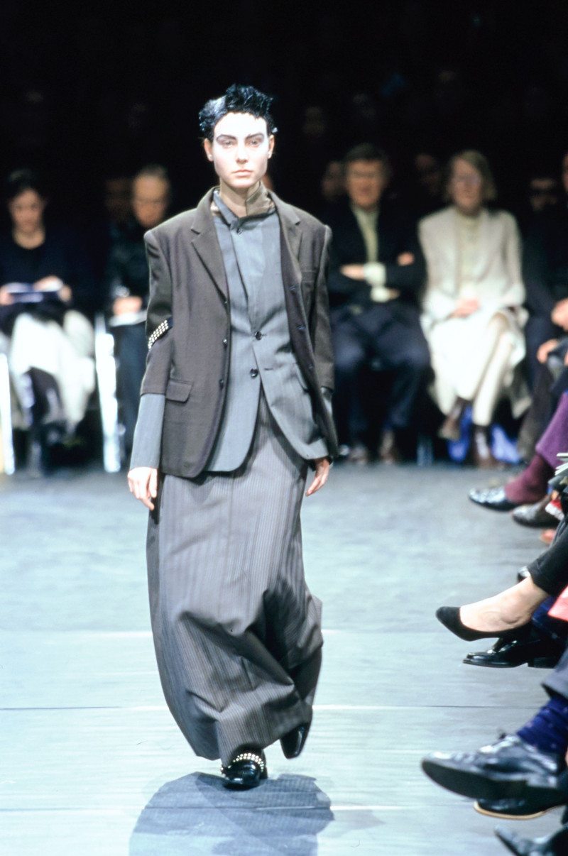 Comme des Garçons fashion show for Autumn/Winter 2000