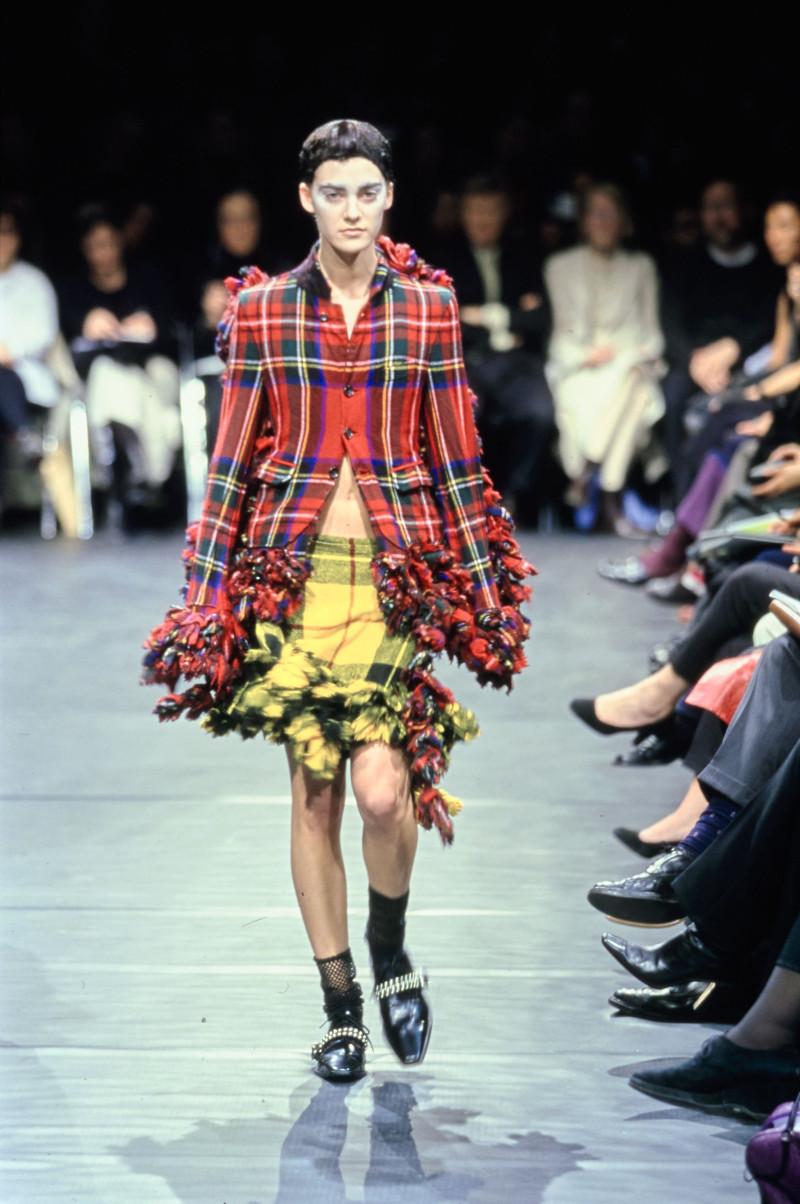 Comme des Garçons fashion show for Autumn/Winter 2000