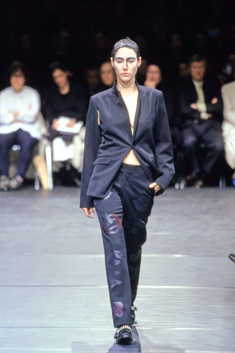 Comme des Garçons fashion show for Autumn/Winter 2000