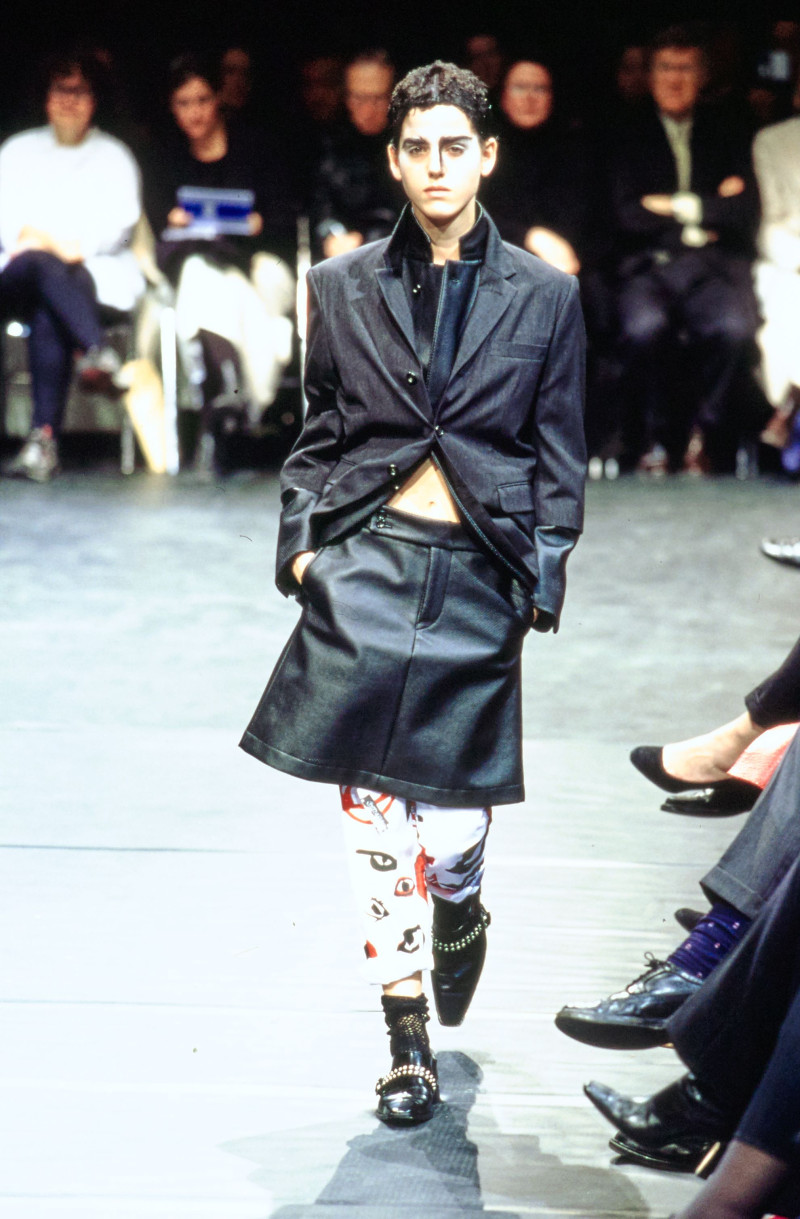Comme des Garçons fashion show for Autumn/Winter 2000