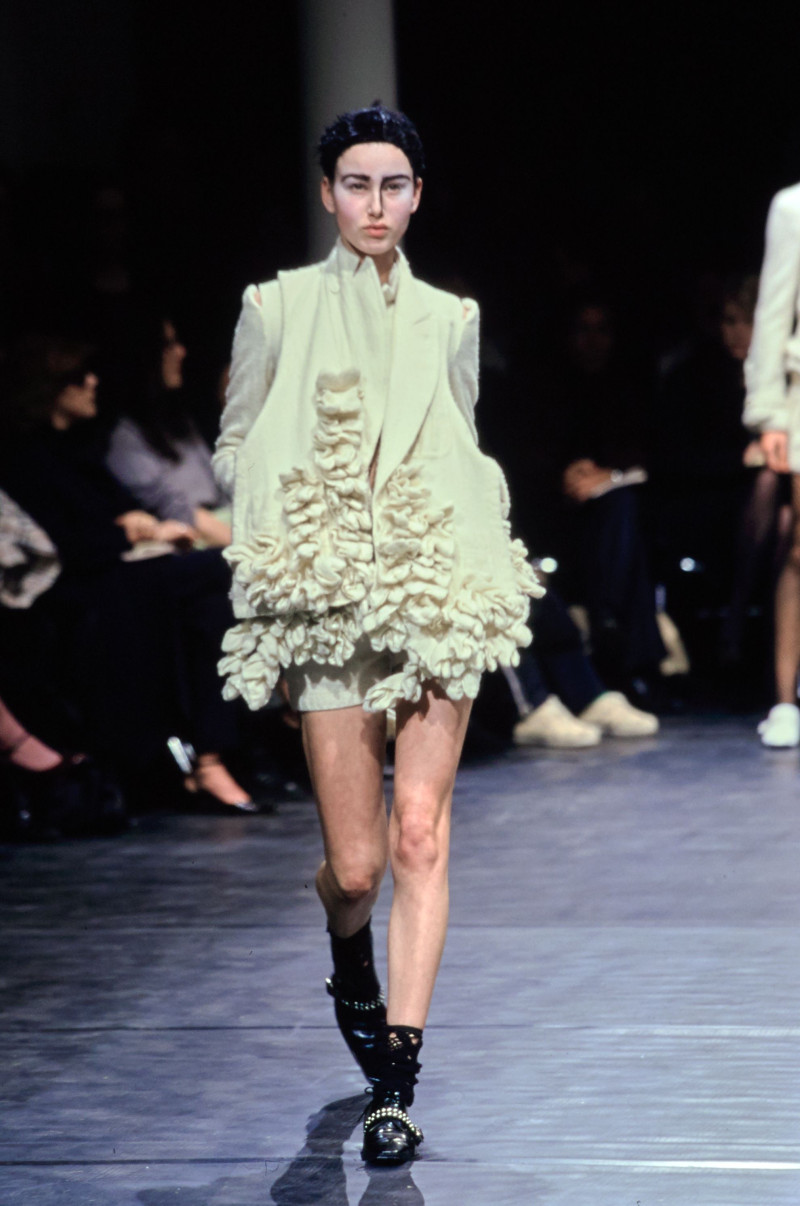 Comme des Garçons fashion show for Autumn/Winter 2000