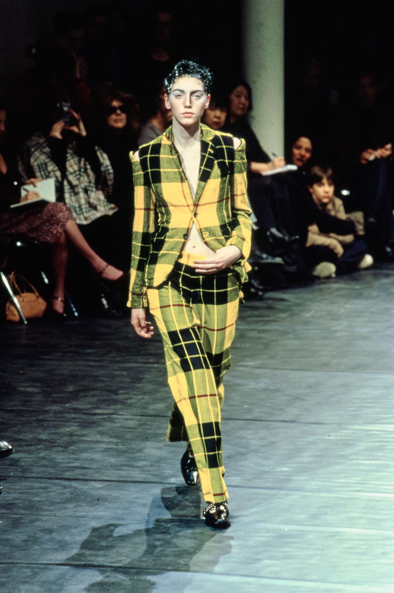 Comme des Garçons fashion show for Autumn/Winter 2000