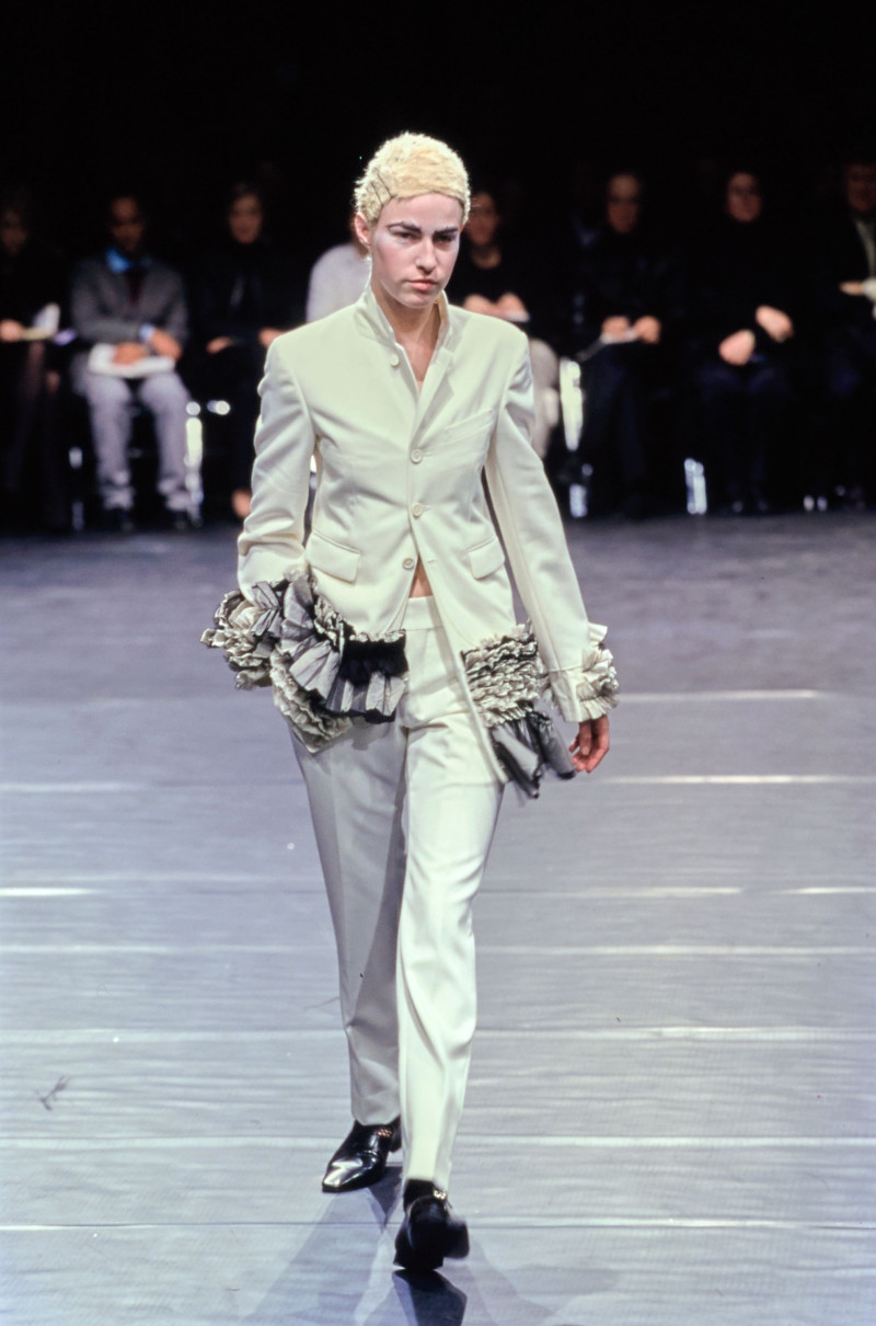 Comme des Garçons fashion show for Autumn/Winter 2000