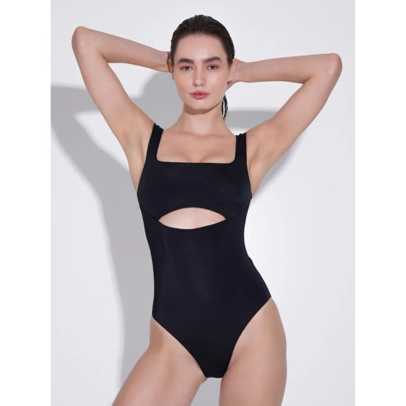 Alexandra Pletnyova featured in  the Saude Istanbul catalogue for Summer 2022