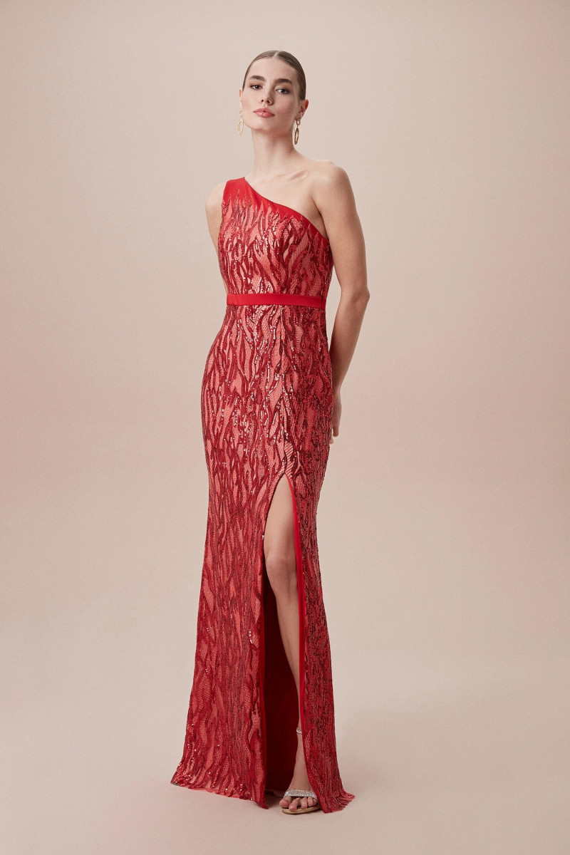 Alexandra Pletnyova featured in  the Oleg Cassini lookbook for Spring/Summer 2023
