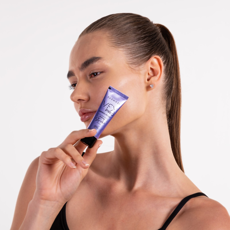 Alexandra Pletnyova featured in  the Farmasi advertisement for Summer 2023