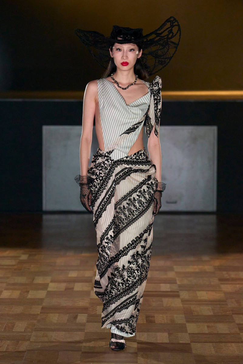 Yueqi Qi fashion show for Spring/Summer 2026