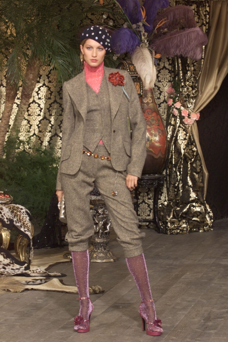 Dolce & Gabbana fashion show for Autumn/Winter 2000