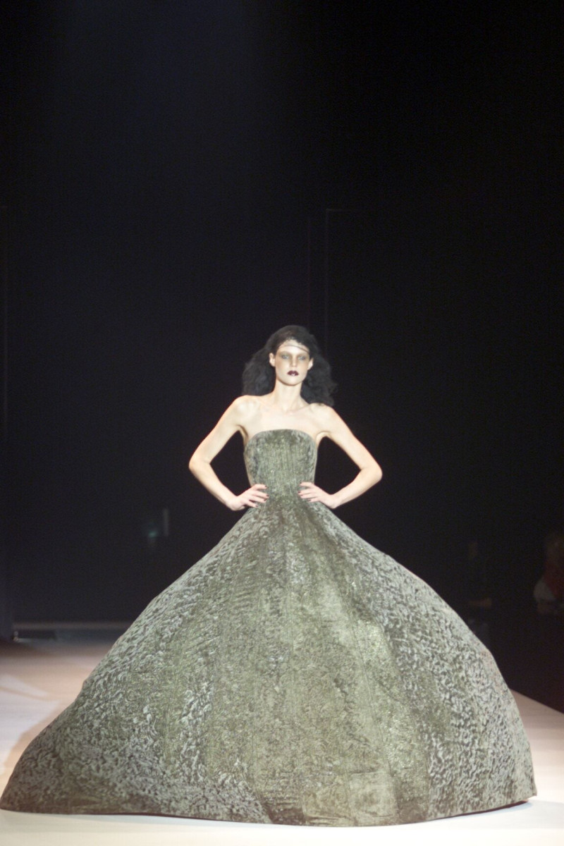 Olivier Theyskens fashion show for Autumn/Winter 2000