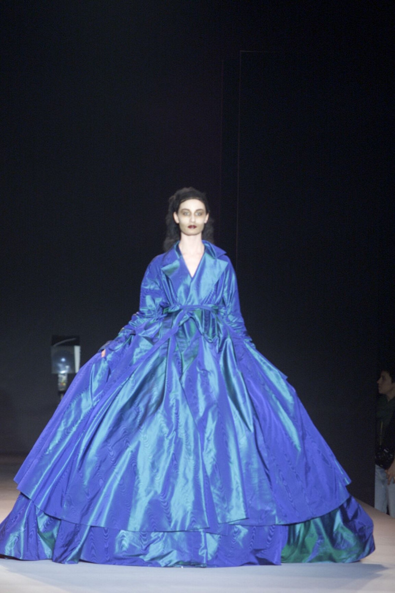 Olivier Theyskens fashion show for Autumn/Winter 2000