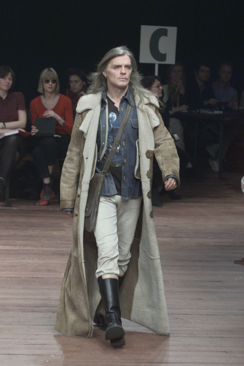 Ruffo fashion show for Autumn/Winter 2000