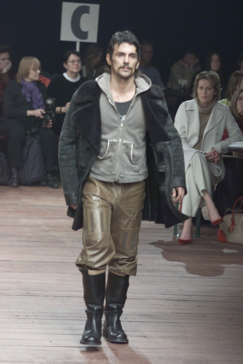 Ruffo fashion show for Autumn/Winter 2000