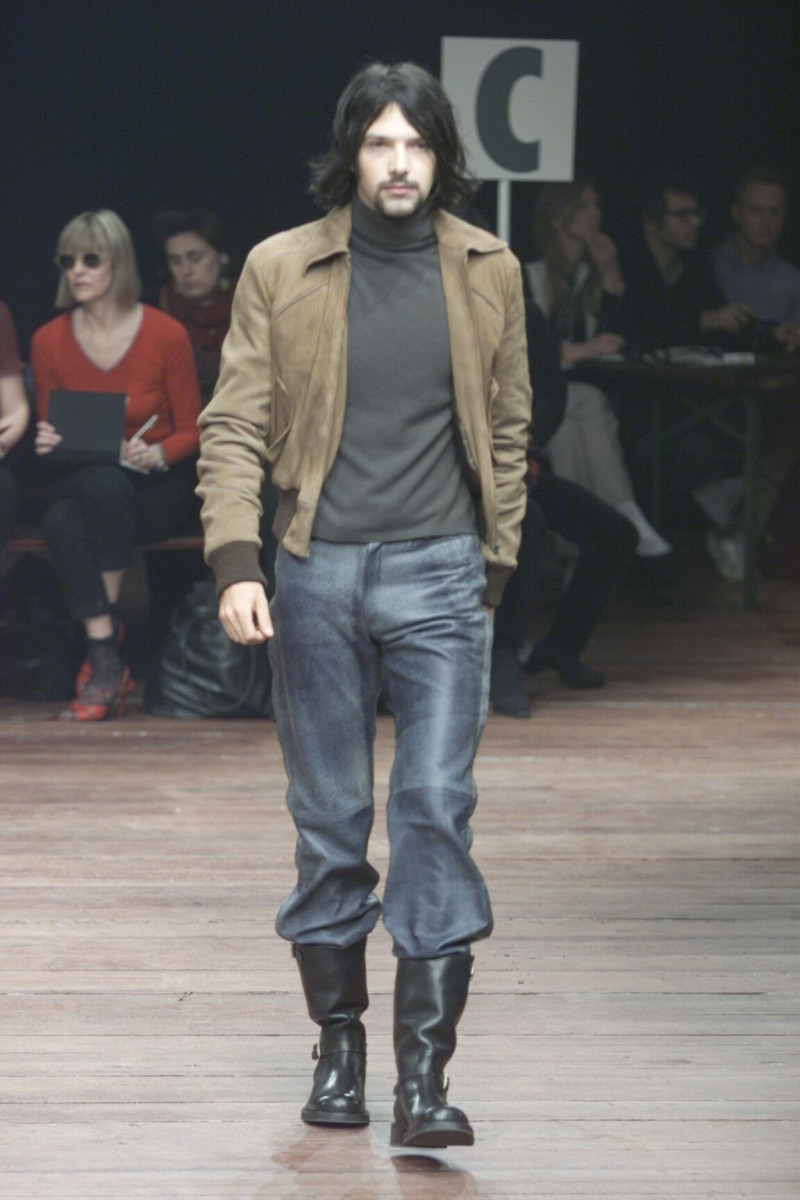 Ruffo fashion show for Autumn/Winter 2000