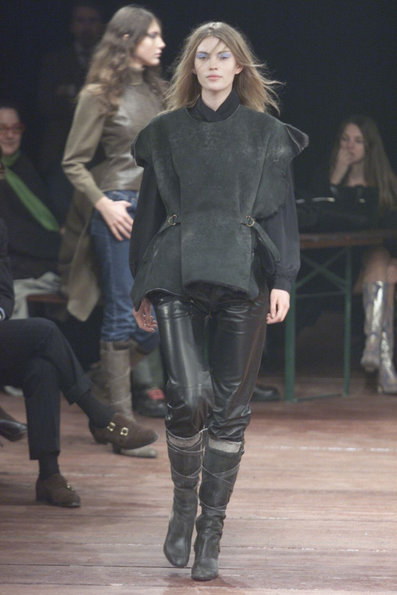 Ruffo fashion show for Autumn/Winter 2000