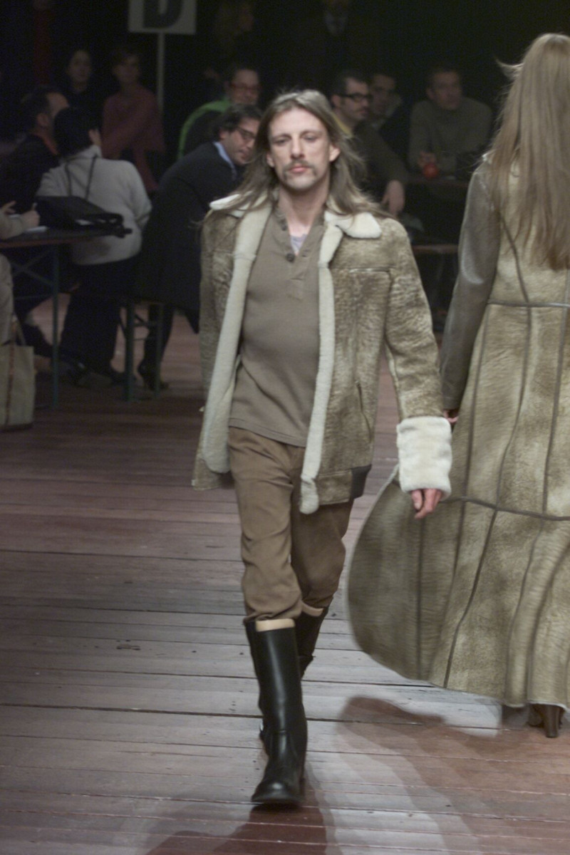 Ruffo fashion show for Autumn/Winter 2000