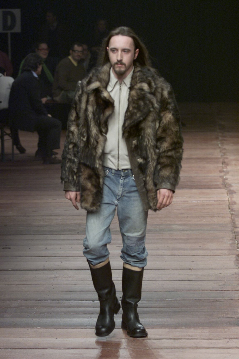 Ruffo fashion show for Autumn/Winter 2000