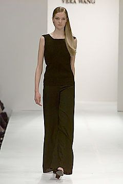 Vera Wang fashion show for Autumn/Winter 2000