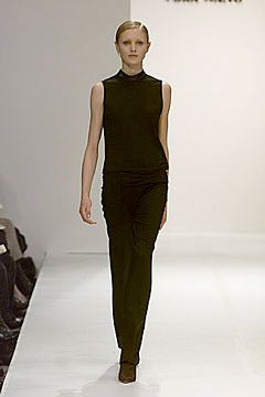 Vera Wang fashion show for Autumn/Winter 2000