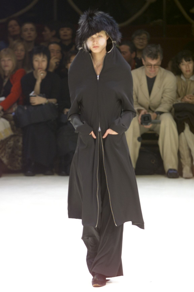 Yohji Yamamoto fashion show for Autumn/Winter 2000
