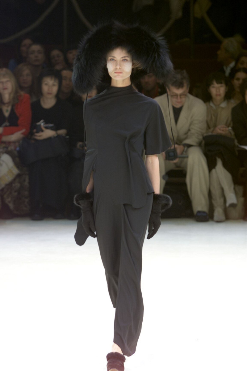 Yohji Yamamoto fashion show for Autumn/Winter 2000