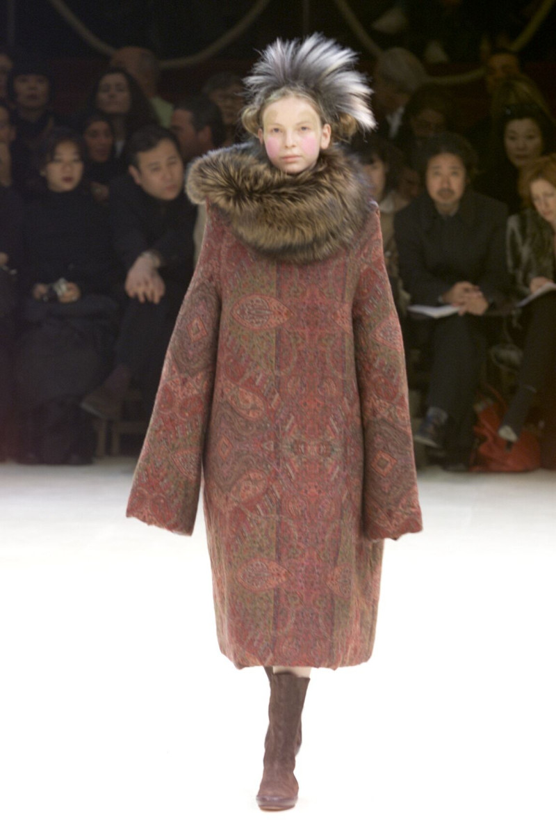 Yohji Yamamoto fashion show for Autumn/Winter 2000