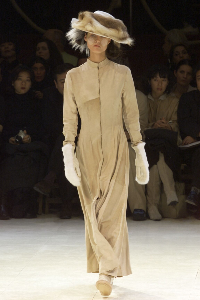 Yohji Yamamoto fashion show for Autumn/Winter 2000