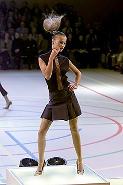 Givenchy fashion show for Spring/Summer 2000