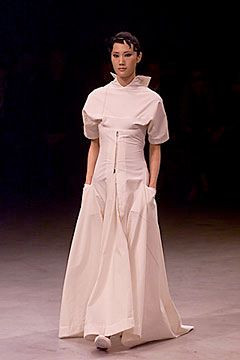 Yohji Yamamoto fashion show for Spring/Summer 2000