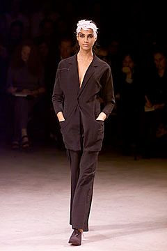 Yohji Yamamoto fashion show for Spring/Summer 2000