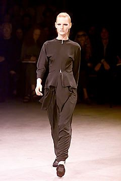 Yohji Yamamoto fashion show for Spring/Summer 2000